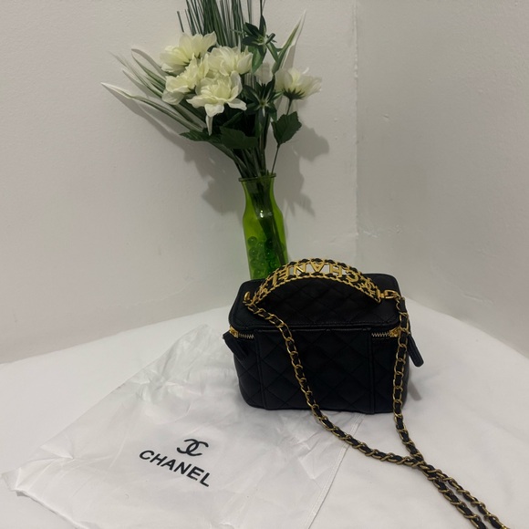 Chanel Black Quilted Bag with Gold Chain - Picture 7 of 15